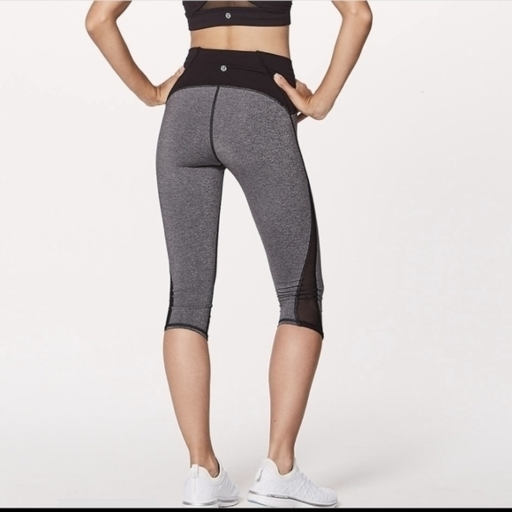 Lululemon train times crop legging size 8 gray and black